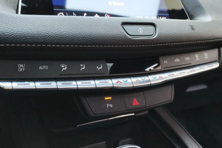 Used Cadillac XT4 2021 28T Two-Wheel Drive Tech Edition Interior 7