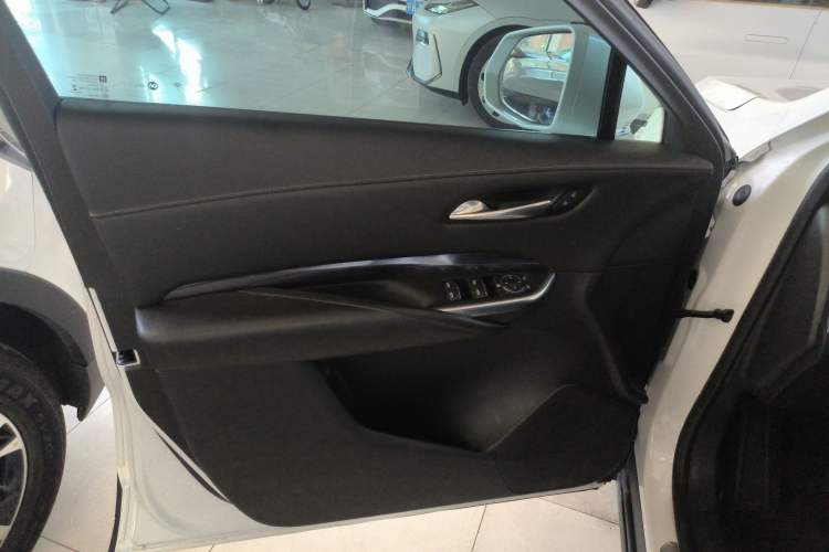 Used Cadillac XT4 2021 28T Two-Wheel Drive Tech Edition Left Front Door Interior