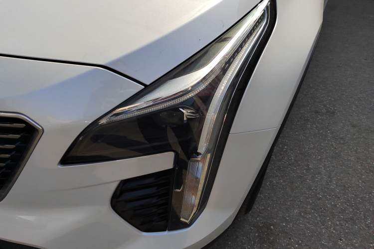 Used Cadillac XT4 2021 28T Two-Wheel Drive Tech Edition Left Front Headlight