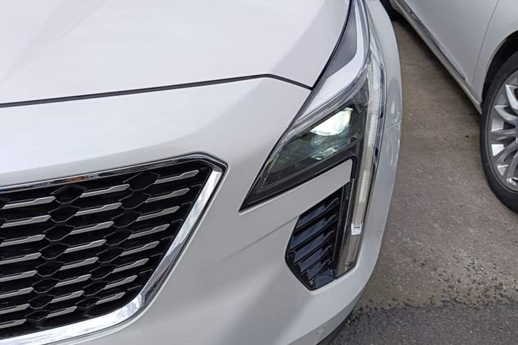 Used Cadillac XT4 2021 28T Two-Wheel Drive Tech Edition Left Front Headlight