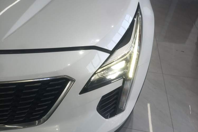 Used Cadillac XT4 2021 28T Two-Wheel Drive Tech Edition Left Front Headlight