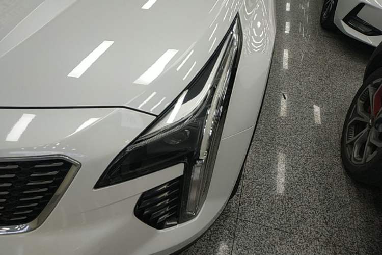 Used Cadillac XT4 2021 28T Two-Wheel Drive Tech Edition Left Front Headlight