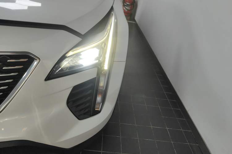 Used Cadillac XT4 2021 28T Two-Wheel Drive Tech Edition Left Front Headlight
