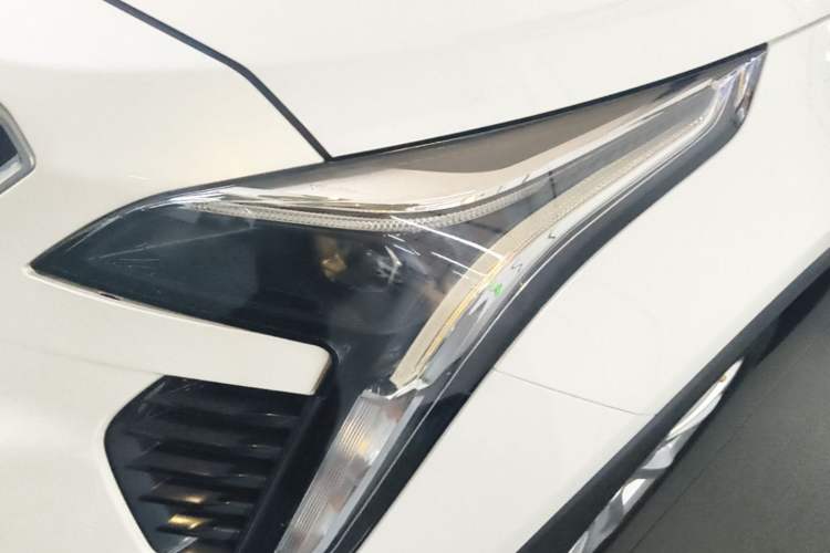 Used Cadillac XT4 2021 28T Two-Wheel Drive Tech Edition Left Front Headlight