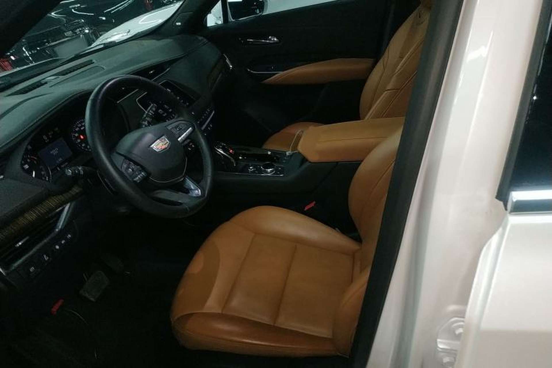 Used Cadillac XT4 2021 28T Four-Wheel Drive Platinum Edition Left Front Seat
