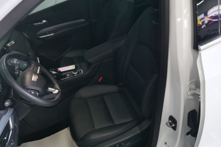 Used Cadillac XT4 2021 28T Two-Wheel Drive Luxury Version Left Front Seat