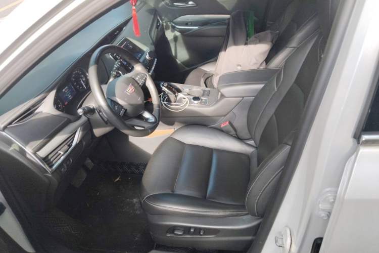 Used Cadillac XT4 2021 28T Two-Wheel Drive Luxury Version Left Front Seat