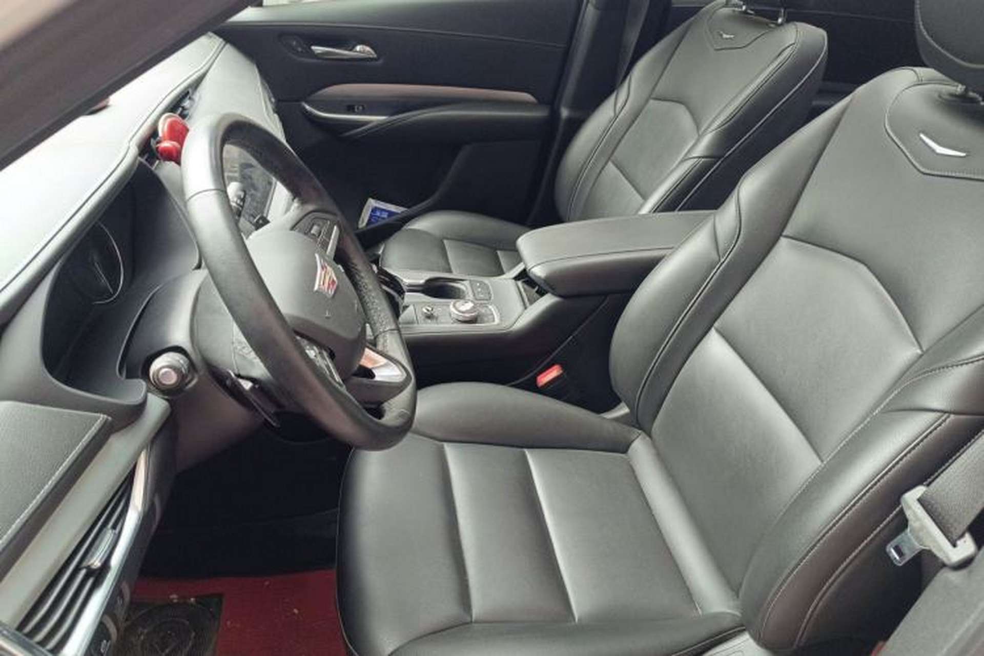 Used Cadillac XT4 2021 28T Two-Wheel Drive Luxury Version Left Front Seat