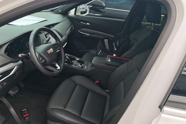 Used Cadillac XT4 2021 28T Two-Wheel Drive Leading Version Left Front Seat