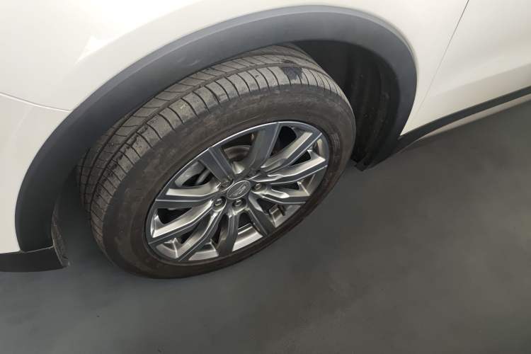 Used Cadillac XT4 2021 28T Two-Wheel Drive Luxury Version Left Front Wheel Hub