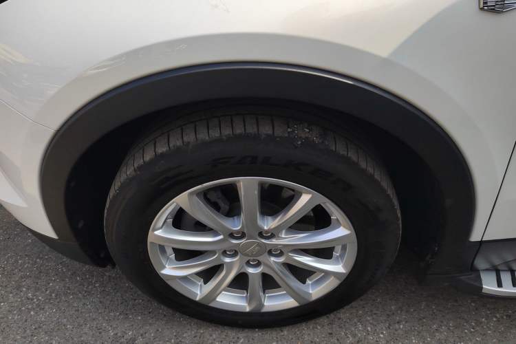 Used Cadillac XT4 2021 28T Two-Wheel Drive Tech Edition Left Front Wheel Hub