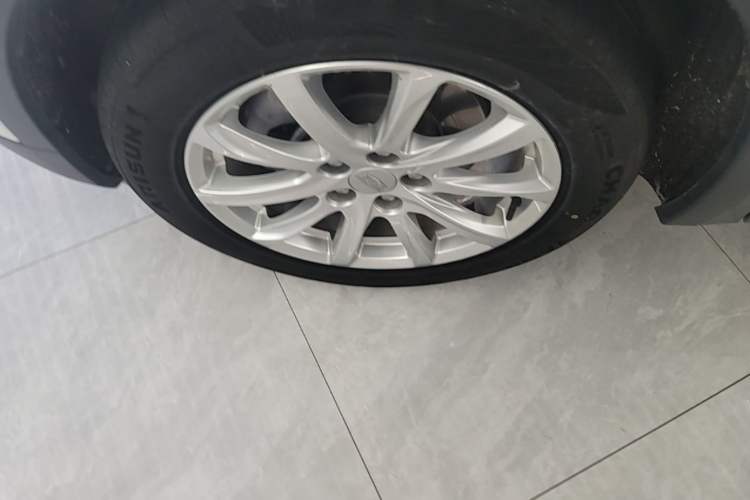 Used Cadillac XT4 2021 28T Two-Wheel Drive Tech Edition Left Front Wheel Hub