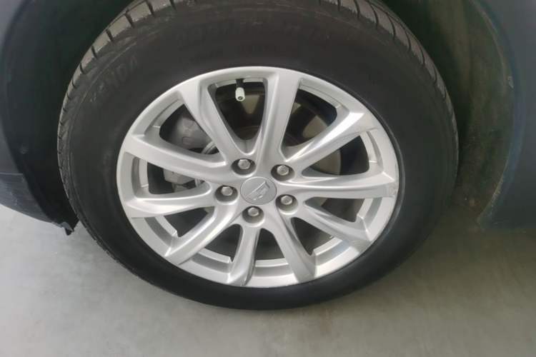 Used Cadillac XT4 2021 28T Two-Wheel Drive Tech Edition Left Front Wheel Hub