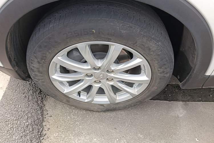 Used Cadillac XT4 2021 28T Two-Wheel Drive Tech Edition Left Front Wheel Hub