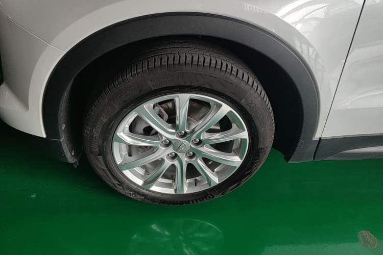 Used Cadillac XT4 2021 28T Two-Wheel Drive Tech Edition Left Front Wheel Hub