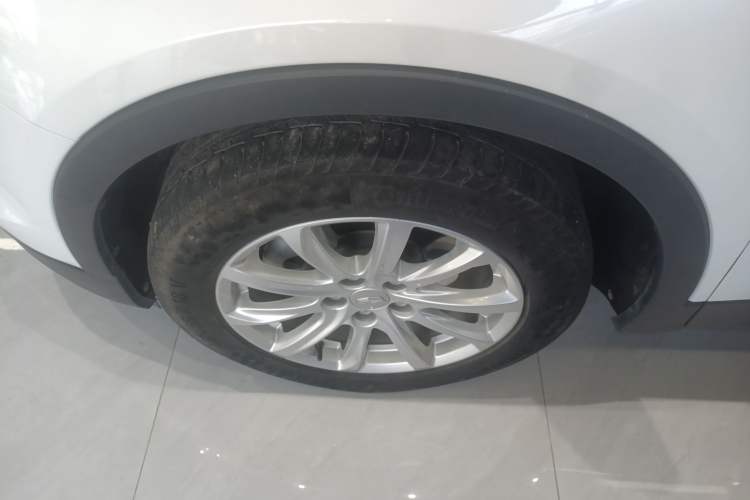 Used Cadillac XT4 2021 28T Two-Wheel Drive Tech Edition Left Front Wheel Hub