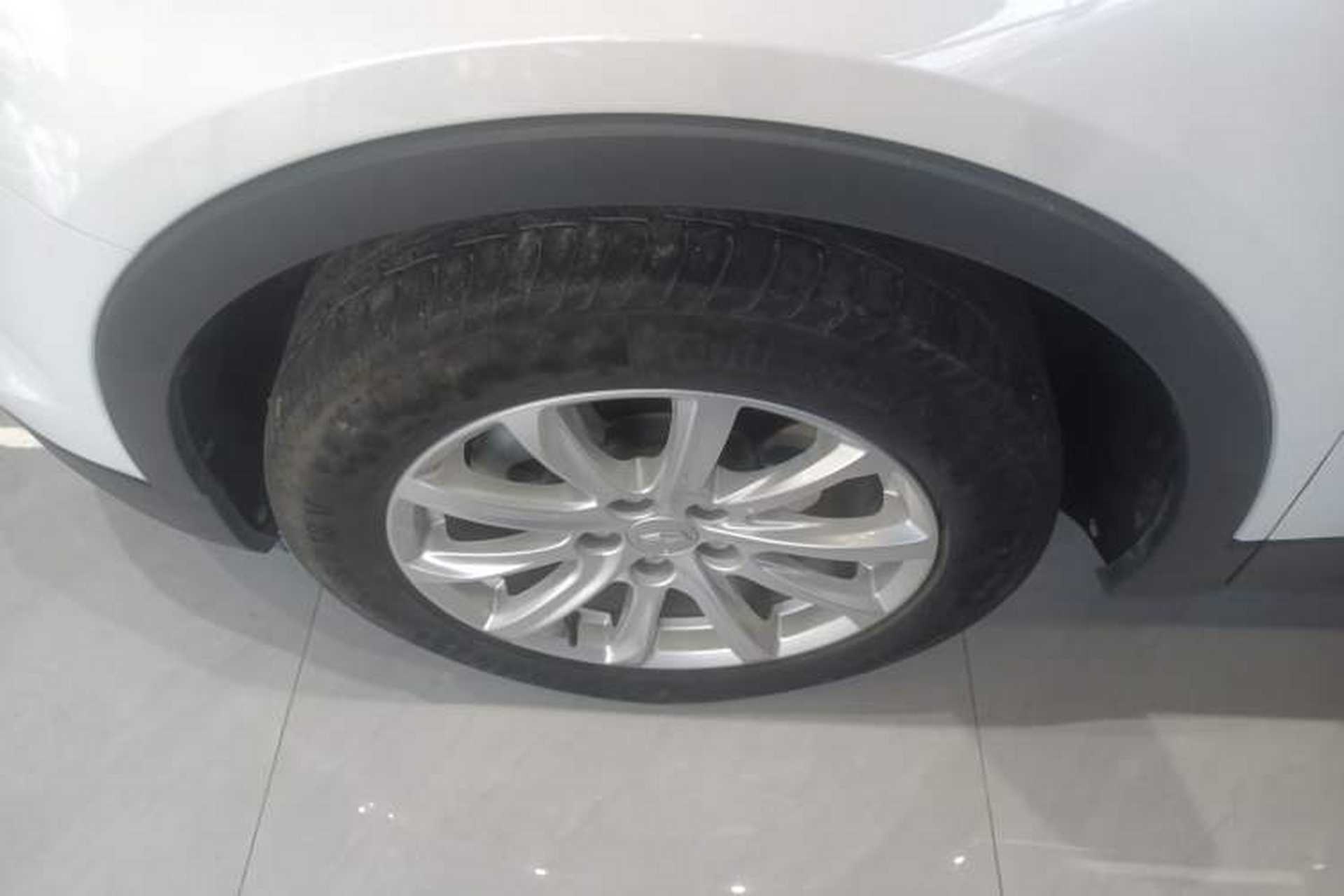 Used Cadillac XT4 2021 28T Two-Wheel Drive Tech Edition Left Front Wheel Hub