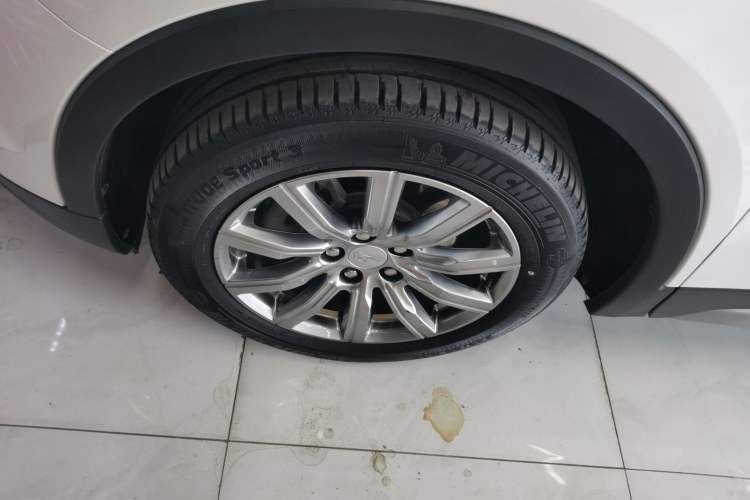 Used Cadillac XT4 2021 28T Two-Wheel Drive Luxury Version Left Front Wheel Hub