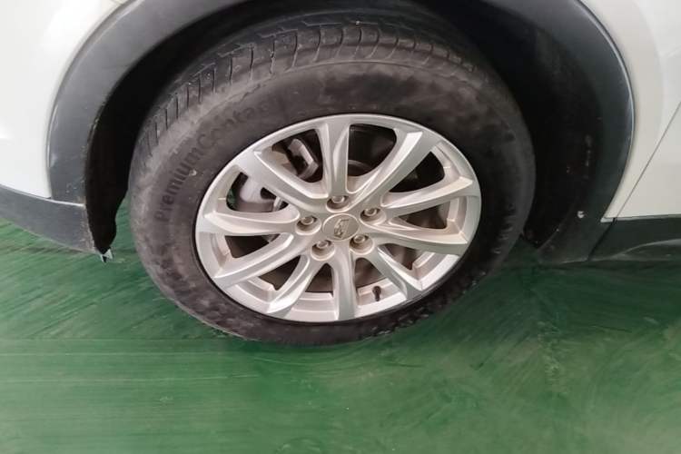 Used Cadillac XT4 2021 28T Two-Wheel Drive Tech Edition Left Front Wheel Hub