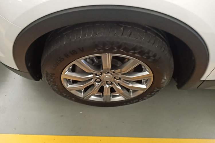 Used Cadillac XT4 2021 28T Two-Wheel Drive Luxury Version Left Front Wheel Hub