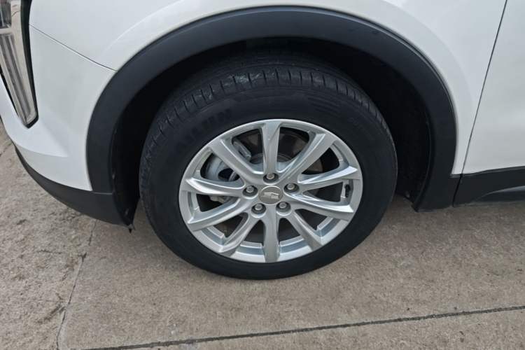 Used Cadillac XT4 2021 28T Two-Wheel Drive Tech Edition Left Front Wheel Hub