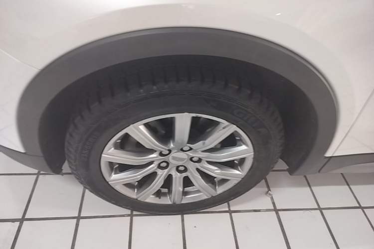 Used Cadillac XT4 2021 28T Two-Wheel Drive Leading Version Left Front Wheel Hub