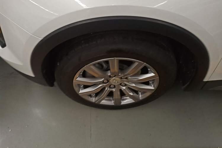 Used Cadillac XT4 2021 28T Two-Wheel Drive Luxury Version Left Front Wheel Hub
