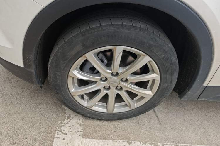Used Cadillac XT4 2021 28T Two-Wheel Drive Tech Edition Left Front Wheel Hub