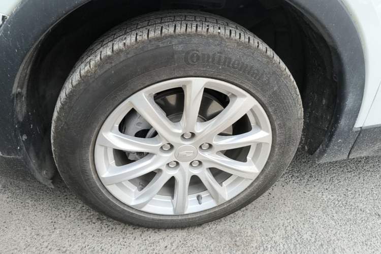 Used Cadillac XT4 2021 28T Two-Wheel Drive Tech Edition Left Front Wheel Hub