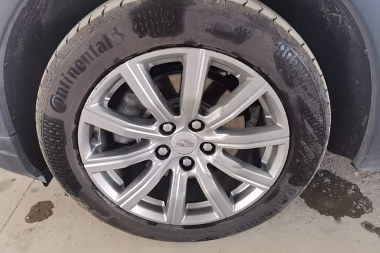Used Cadillac XT4 2021 28T Two-Wheel Drive Leading Version Left Front Wheel Hub