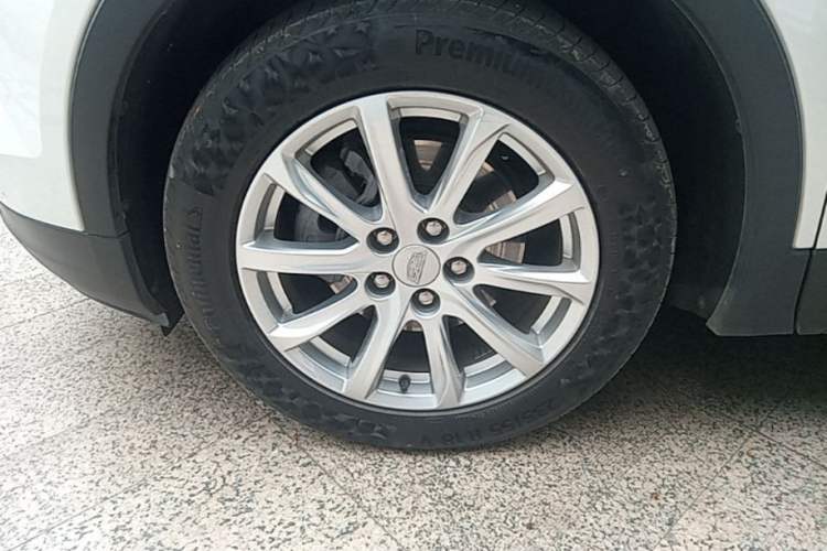 Used Cadillac XT4 2021 28T Two-Wheel Drive Tech Edition Left Front Wheel Hub
