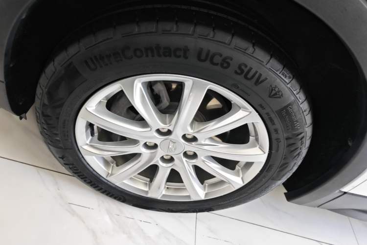 Used Cadillac XT4 2021 28T Two-Wheel Drive Tech Edition Left Front Wheel Hub