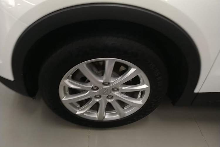 Used Cadillac XT4 2021 28T Two-Wheel Drive Tech Edition Left Front Wheel Hub