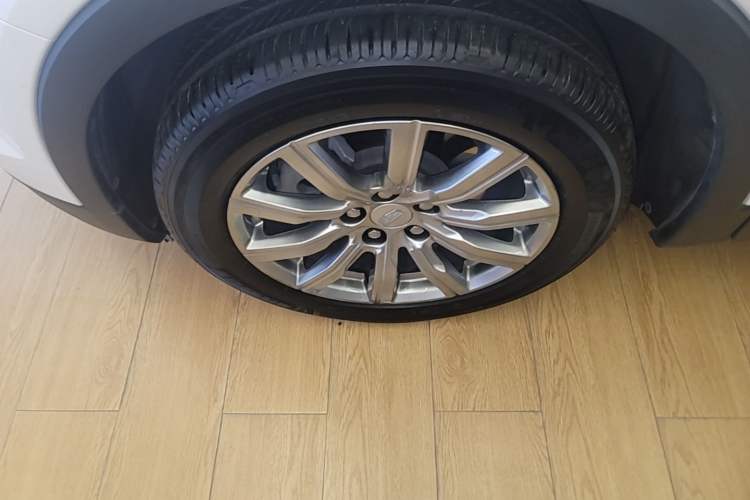 Used Cadillac XT4 2021 28T Two-Wheel Drive Leading Version Left Front Wheel Hub