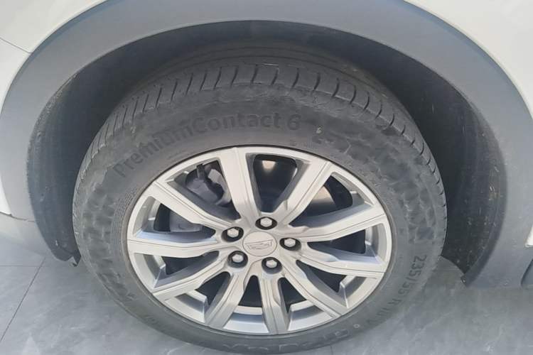 Used Cadillac XT4 2021 28T Two-Wheel Drive Leading Version Left Front Wheel Hub