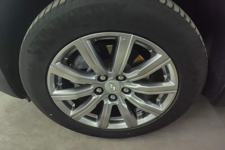 Used Cadillac XT4 2021 28T Two-Wheel Drive Leading Version Left Front Wheel Hub