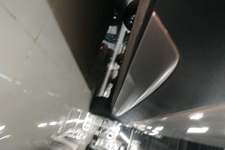 Used Cadillac XT4 2021 28T Four-Wheel Drive Platinum Edition Left Side Sill