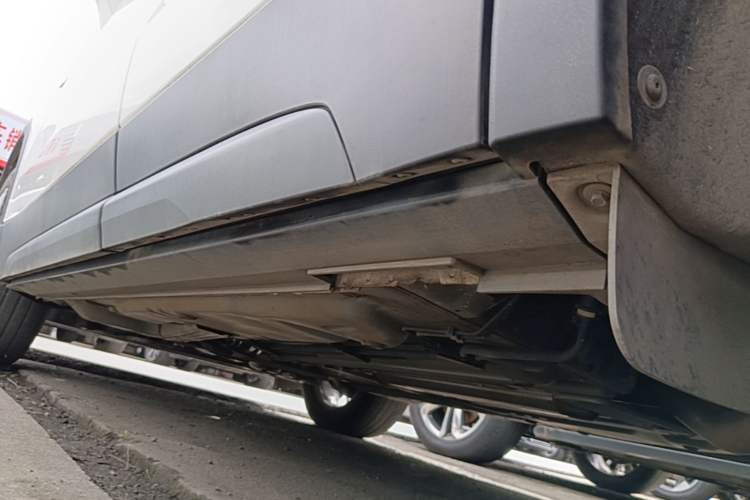 Used Cadillac XT4 2021 28T Two-Wheel Drive Tech Edition Left Side Sill