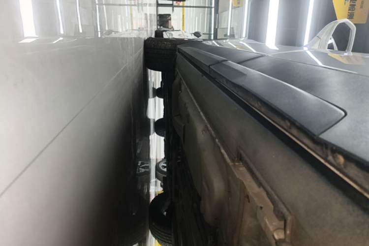 Used Cadillac XT4 2021 28T Two-Wheel Drive Tech Edition Left Side Sill