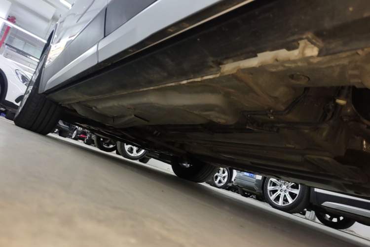 Used Cadillac XT4 2021 28T Two-Wheel Drive Leading Version Left Side Sill