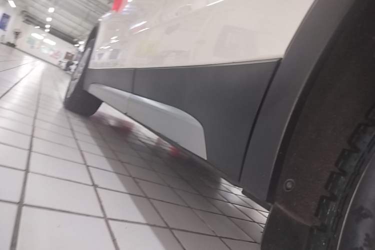 Used Cadillac XT4 2021 28T Two-Wheel Drive Leading Version Left Side Sill