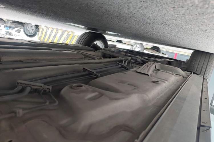 Used Cadillac XT4 2021 28T Two-Wheel Drive Tech Edition Left Side Sill