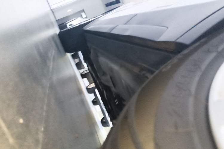 Used Cadillac XT4 2021 28T Two-Wheel Drive Tech Edition Left Side Sill