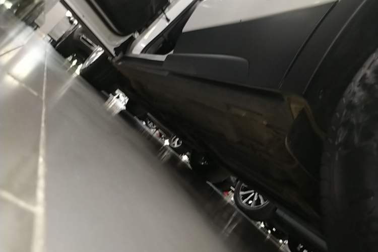 Used Cadillac XT4 2021 28T Two-Wheel Drive Tech Edition Left Side Sill