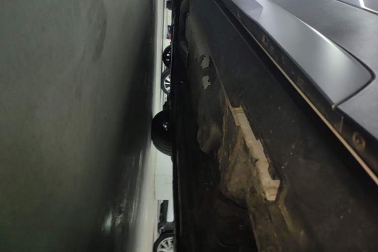 Used Cadillac XT4 2021 28T Two-Wheel Drive Leading Version Left Side Sill
