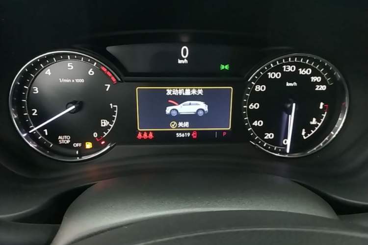 Used Cadillac XT4 2021 28T Two-Wheel Drive Tech Edition Odometer Close Up