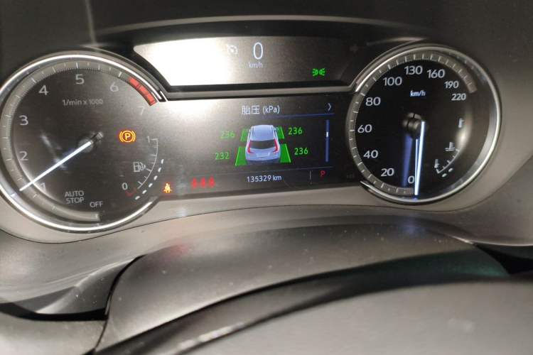 Used Cadillac XT4 2021 28T Two-Wheel Drive Tech Edition Odometer Close Up