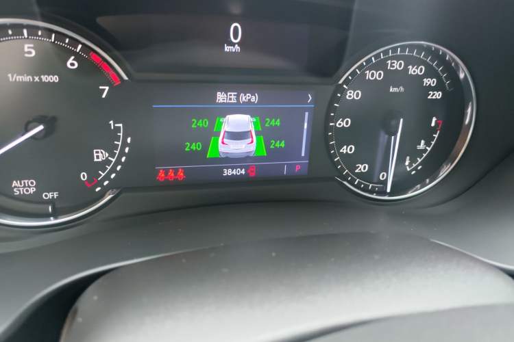 Used Cadillac XT4 2021 28T Two-Wheel Drive Tech Edition Odometer Close Up
