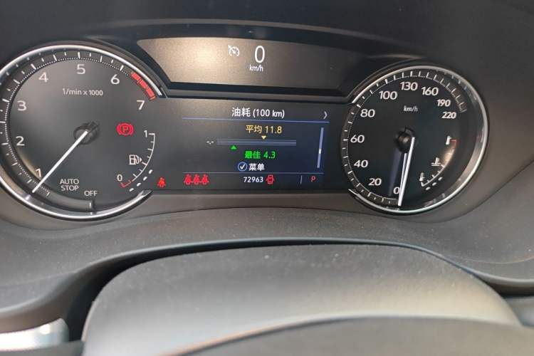 Used Cadillac XT4 2021 28T Two-Wheel Drive Leading Version Odometer Close Up