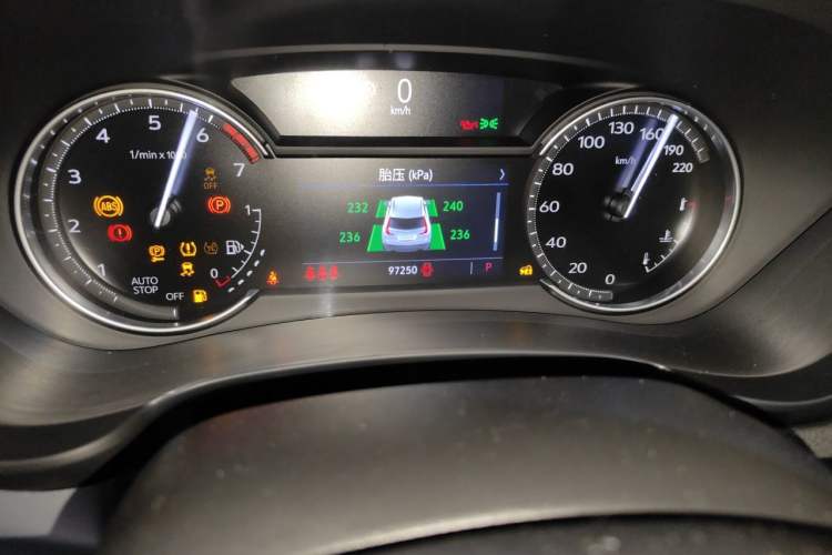 Used Cadillac XT4 2021 28T Two-Wheel Drive Leading Version Odometer Close Up